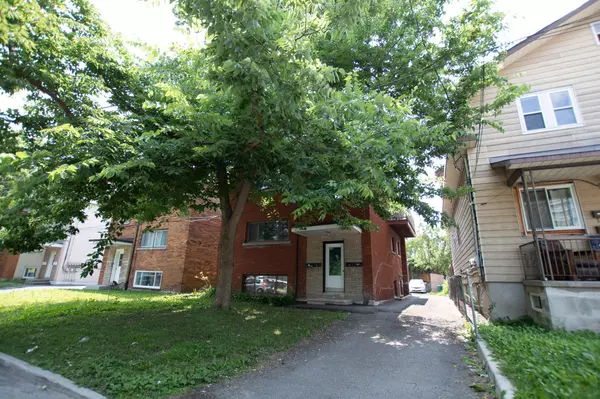 Vanier And Kingsview Park, ON K2C 3N5,18 STE CECILE ST #1