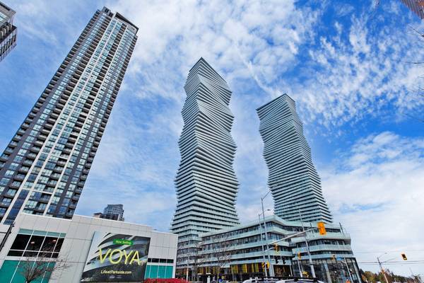 3900 Confederation Pkwy #5804, Mississauga, ON L5B 0M3