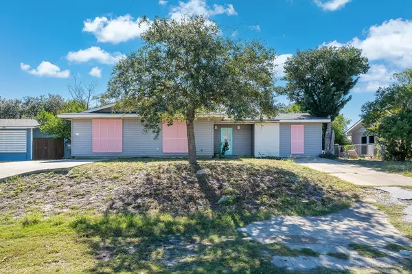 1903 Cochran Ln, Rockport, TX 78382