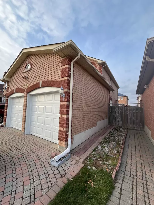 Markham, ON L3S 3W2,288 Highglen AVE #Lower