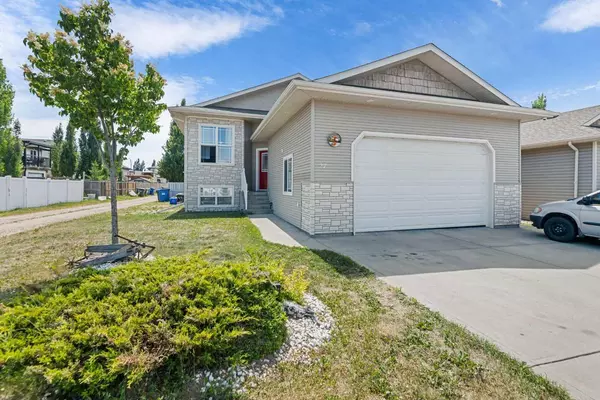 27 Ratcliffe ST,  Red Deer,  AB T4P 3X8