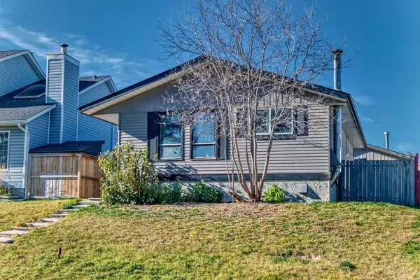 Calgary, AB T3K1L1,28 Bedford CIR NE