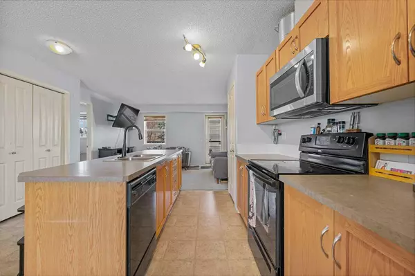 Calgary, AB T3J 0G5,262 Saddlebrook PT NE