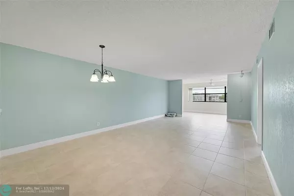 Sunrise, FL 33322,10207 Sunrise Lakes Blvd  #307