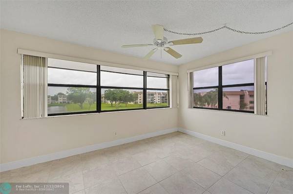 Sunrise, FL 33322,10207 Sunrise Lakes Blvd  #307