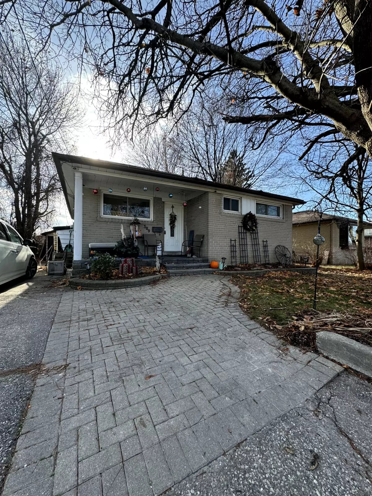 Whitby, ON L1N 3H8,309 Rossland RD W