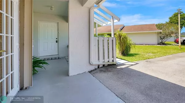 Davie, FL 33328,8632 Bridle Path Ct  #206