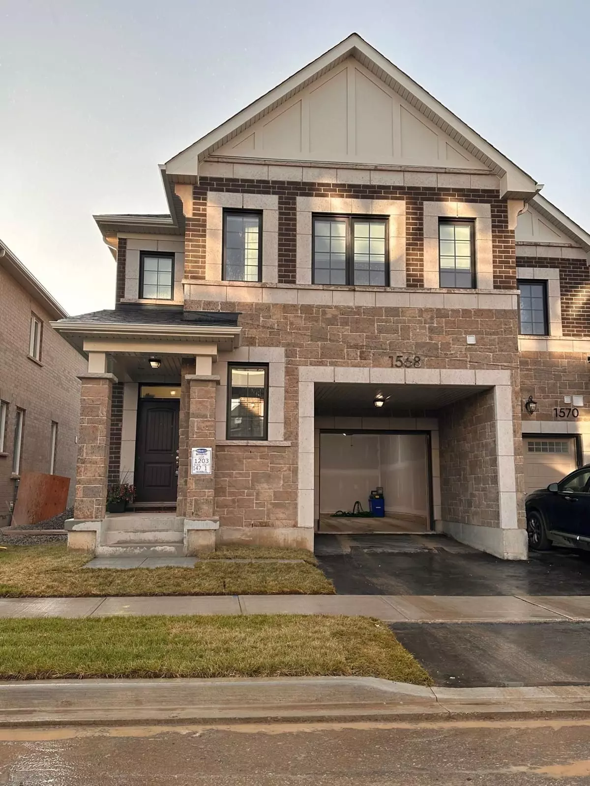 Milton, ON L9E 1Y1,1568 Moira CRES