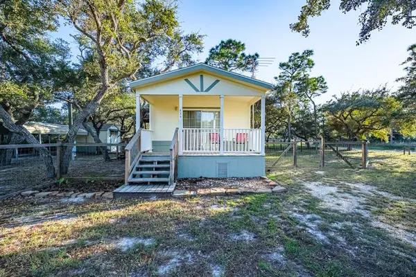 634 Pine Ave, Rockport, TX 78382