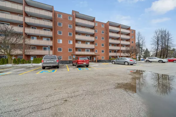 Collingwood, ON L9Y 4E5,460 Ontario ST #407