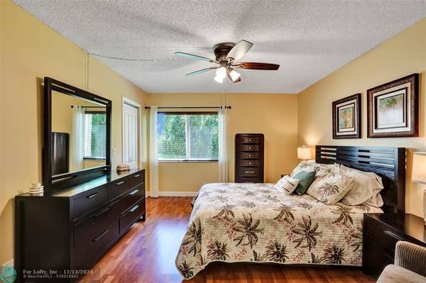 Greenacres, FL 33463,322 Pine Ridge Cir  #C-1