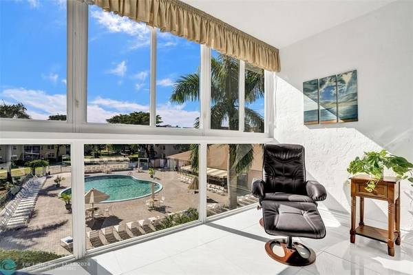 Lauderdale Lakes, FL 33311,2831 Somerset Dr  #303