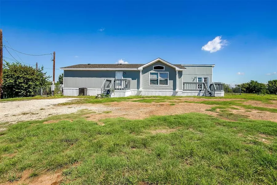 9212 Giant Drive, Joshua, TX 76058