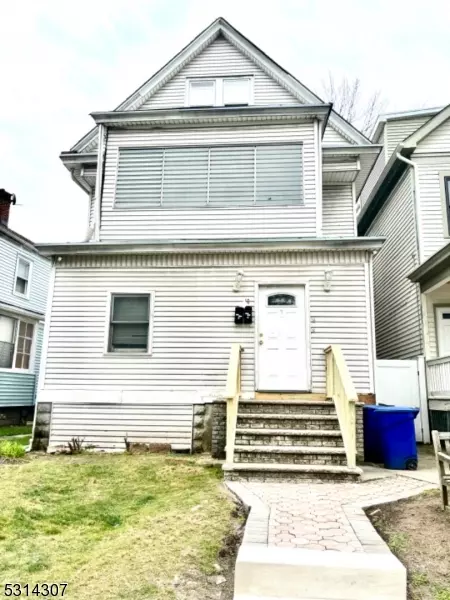 19 Dodd St, East Orange City, NJ 07017