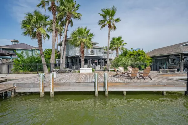 3 Riviera Dr., Rockport, TX 78382