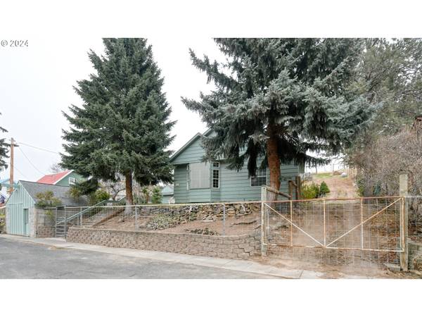 560 S MAIN ST, Heppner, OR 97836