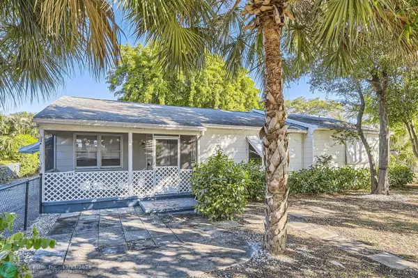 Lantana, FL 33462,703 W Pine St