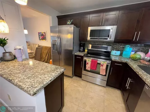 Sunrise, FL 33322,8345 Sunrise Lakes Blvd  #211