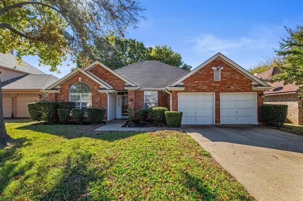 2214 S Branch Drive,  Arlington,  TX 76001