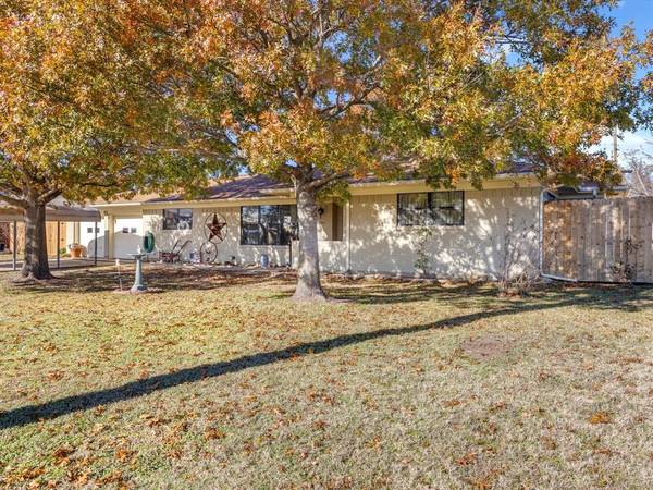 204 W Whitewright Road, Savoy, TX 75479