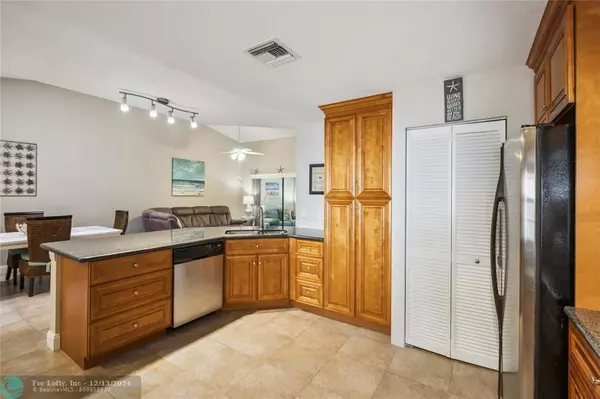 Deerfield Beach, FL 33442,35 Centennial Court