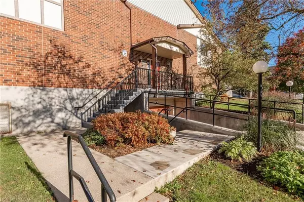 Guelph, ON N1H 3H9,121 WATERLOO AVE #106