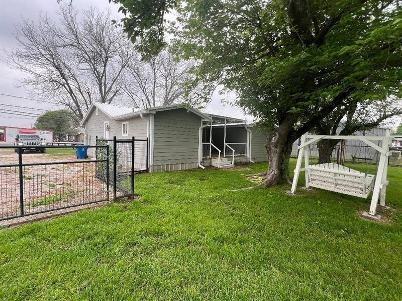 804 E Jefferson Avenue, Whitney, TX 76692