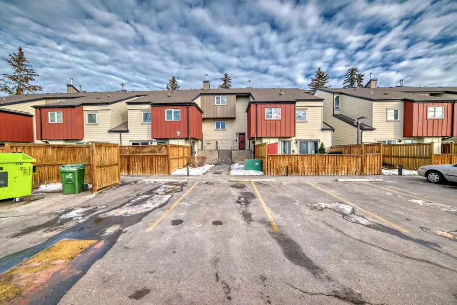 4740 Dalton Dr, Calgary DR #10, Calgary, AB T3A 2H4