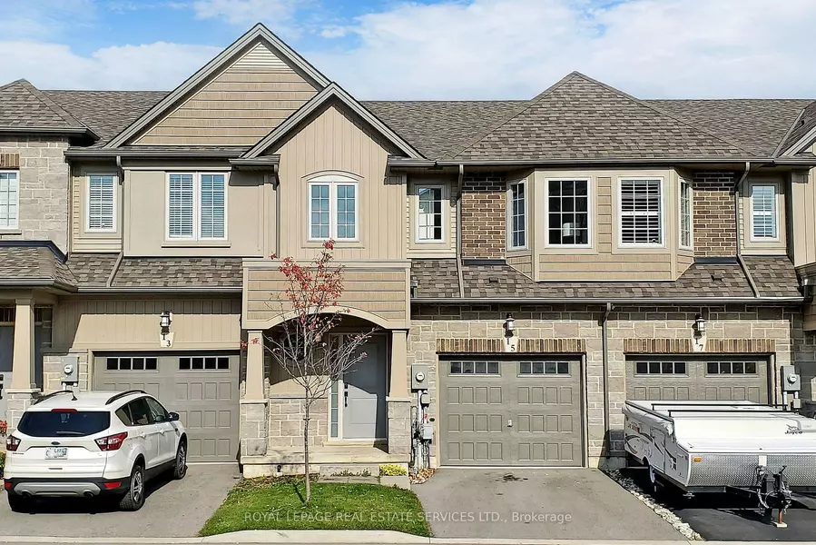 15 Dresser LN, Hamilton, ON L9K 0K1