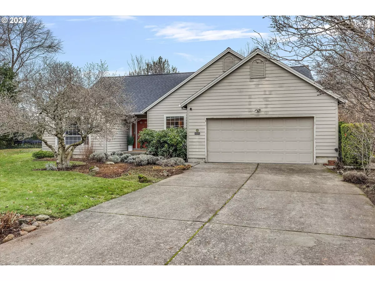 Hood River, OR 97031,445 SHERMAN CT