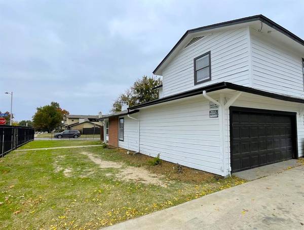 Arlington, TX 76014,2101 Knoll Crest Drive