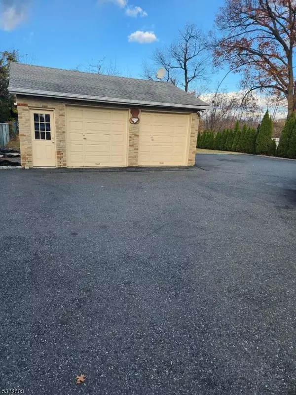 Bloomfield Twp., NJ 07003,17 Maple St #1C