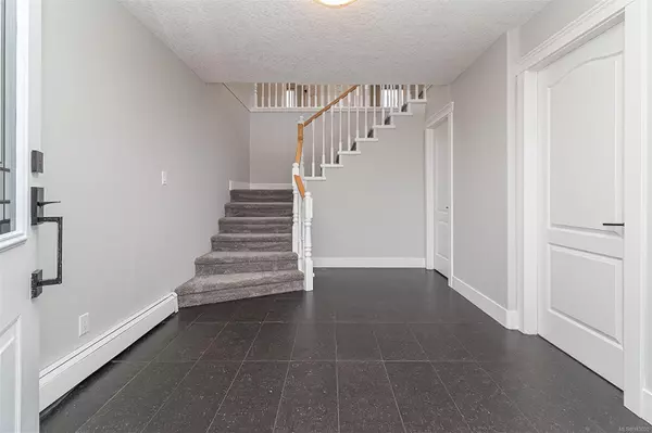 Saanich, BC V8Z 7K9,4000 Santa Rosa Pl