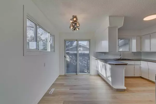 Calgary, AB T2A2K6,5406 Valentine CRES SE