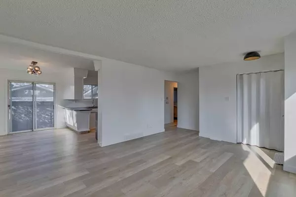 Calgary, AB T2A2K6,5406 Valentine CRES SE