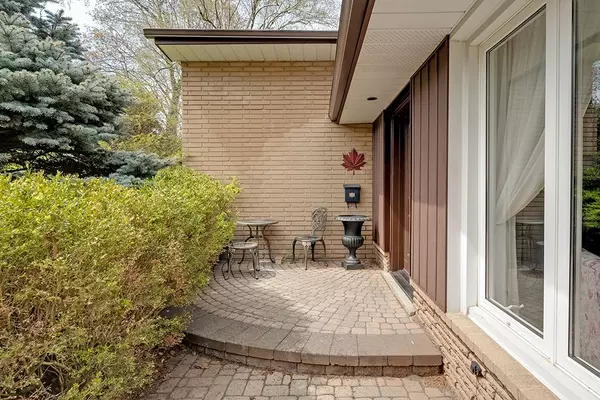 Oakville, ON L6L 4K4,141 Woodhaven Park DR