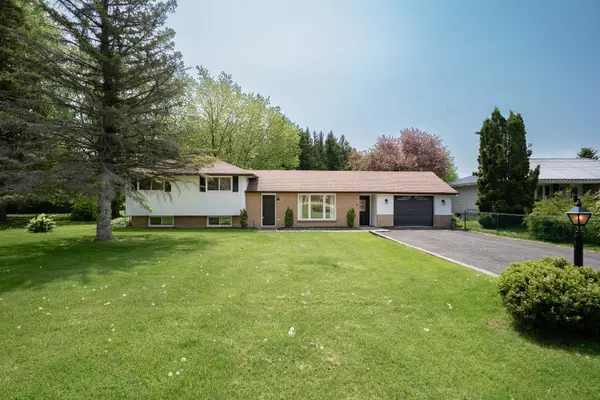 13481 Loyalist Pkwy, Prince Edward County, ON K0K 2T0