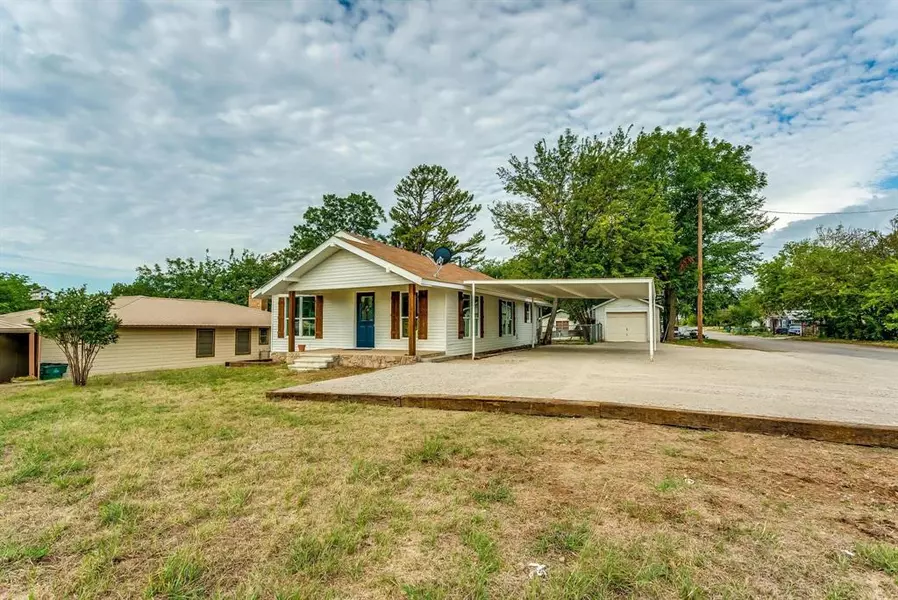 202 S 7 Street, Jacksboro, TX 76458