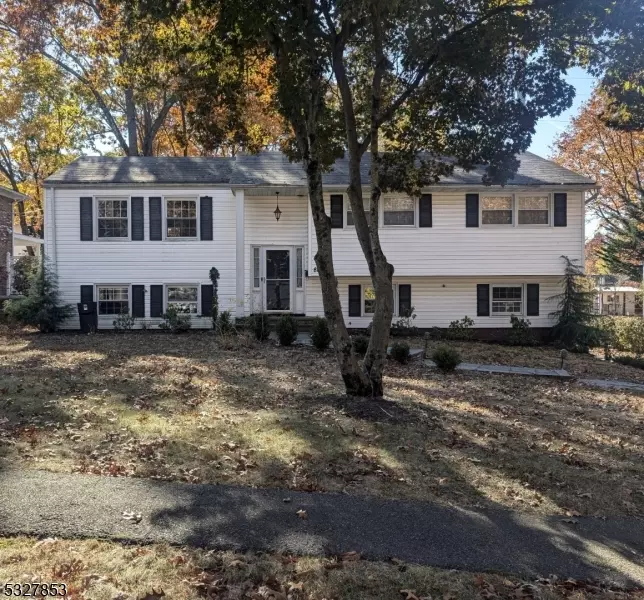 82 Palmer Dr, Livingston Twp., NJ 07039