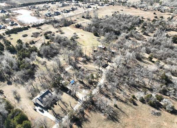 801 S County Line Road, Mustang, OK 73064