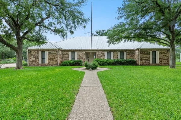 167 County Road 2510, Meridian, TX 76665