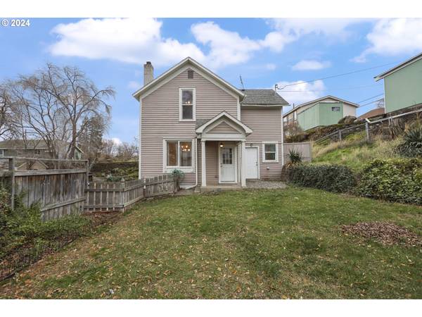 208 W 7TH ST, The Dalles, OR 97058