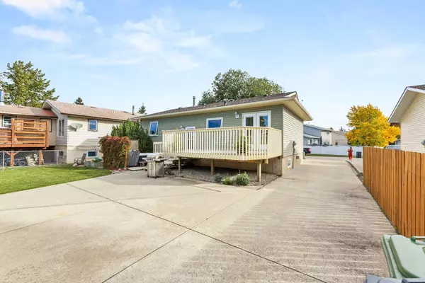 Olds, AB T4H 1L8,25 Beech CRES