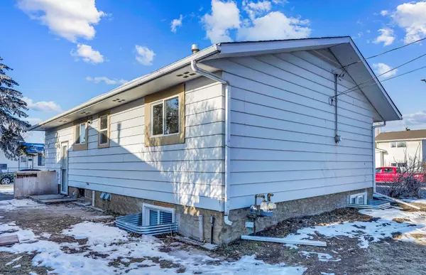 Calgary, AB T2A 2J9,1304 Pennsburg RD Southeast