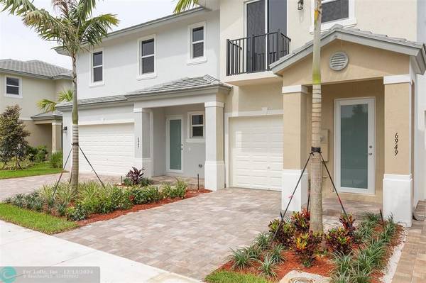 Coconut Creek, FL 33073,6954 PINES CIRCLE