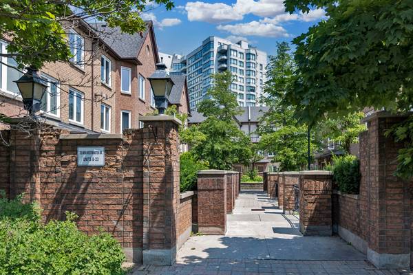 735 New Westminster DR #9, Vaughan, ON L4J 7Y9