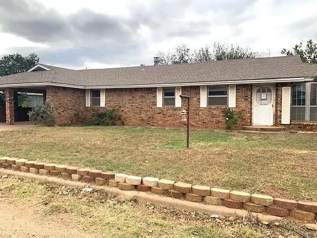 807 N Morris Avenue, Rotan, TX 79546