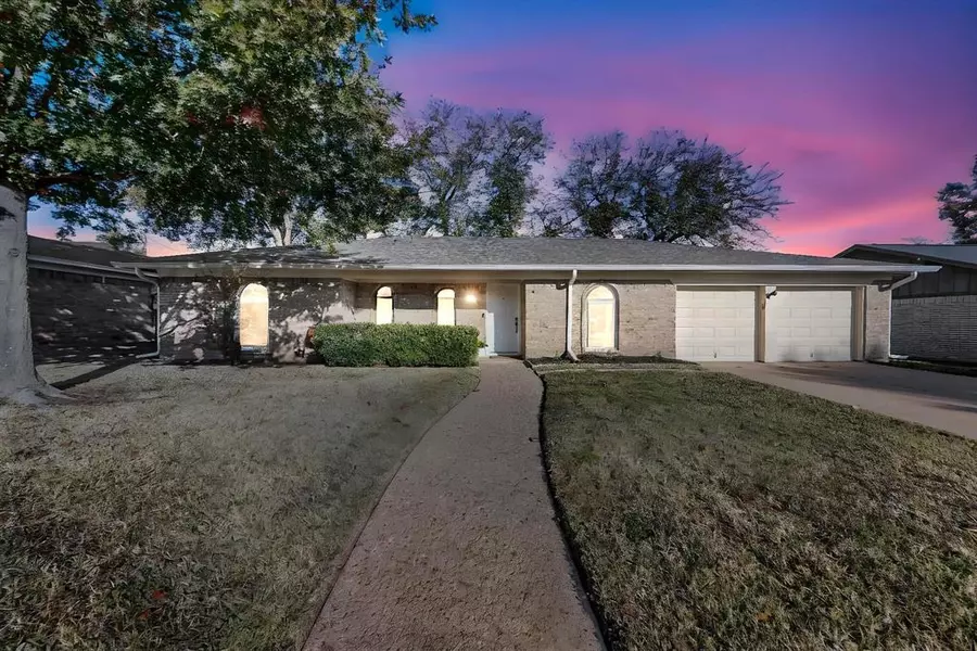 825 Springdale Road, Bedford, TX 76021