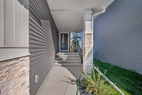 Airdrie, AB T4B 5J9,469 Creekrun CRES Southwest