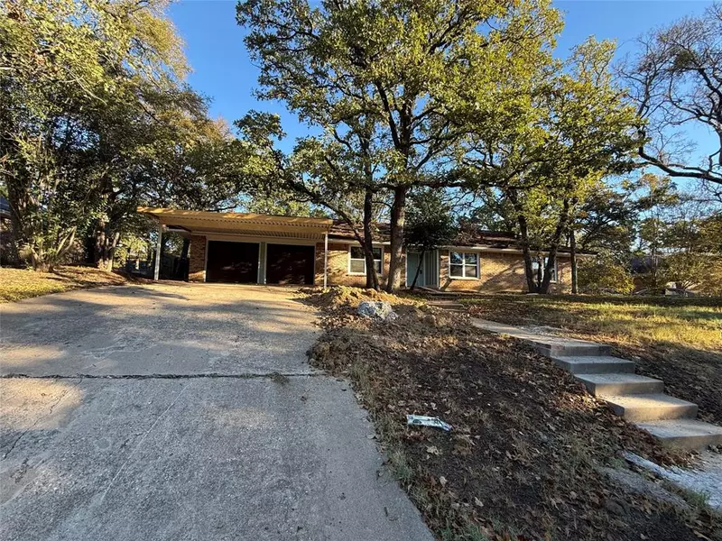 713 Hurst Drive, Bedford, TX 76022